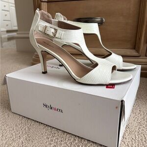 Style & Co. Women's White Croc-Embossed Heels - Size 8